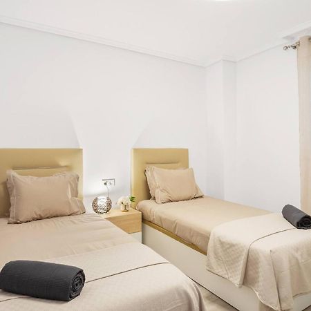 Noche By The Sea Apartment Torrevieja Bagian luar foto