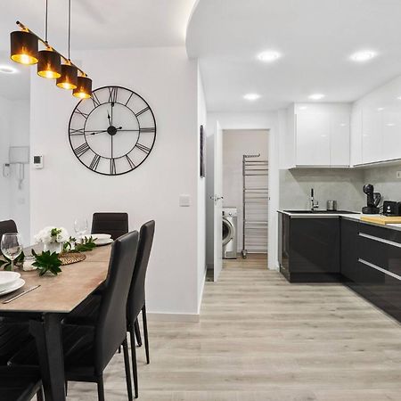Noche By The Sea Apartment Torrevieja Bagian luar foto